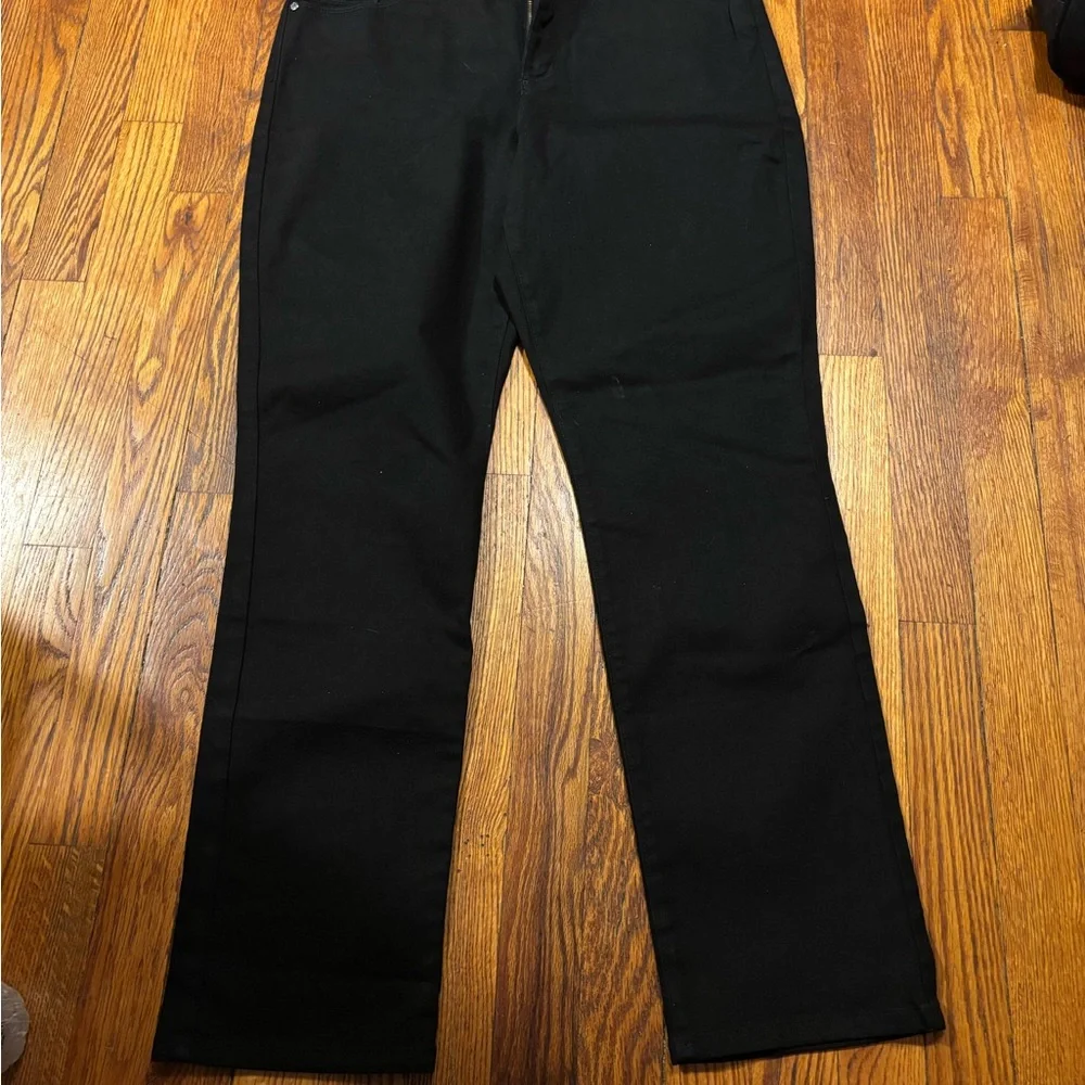 Bandolino Women's Deluxe Straight Leg Jeans - Dark Black - Picture 3 of 4